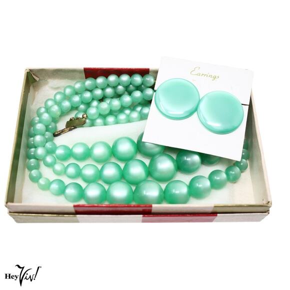 Vintage 3 Strand Green Bead Necklace w Clip On Earrings Set Garber Box - Hey Viv - Picture 1 of 7